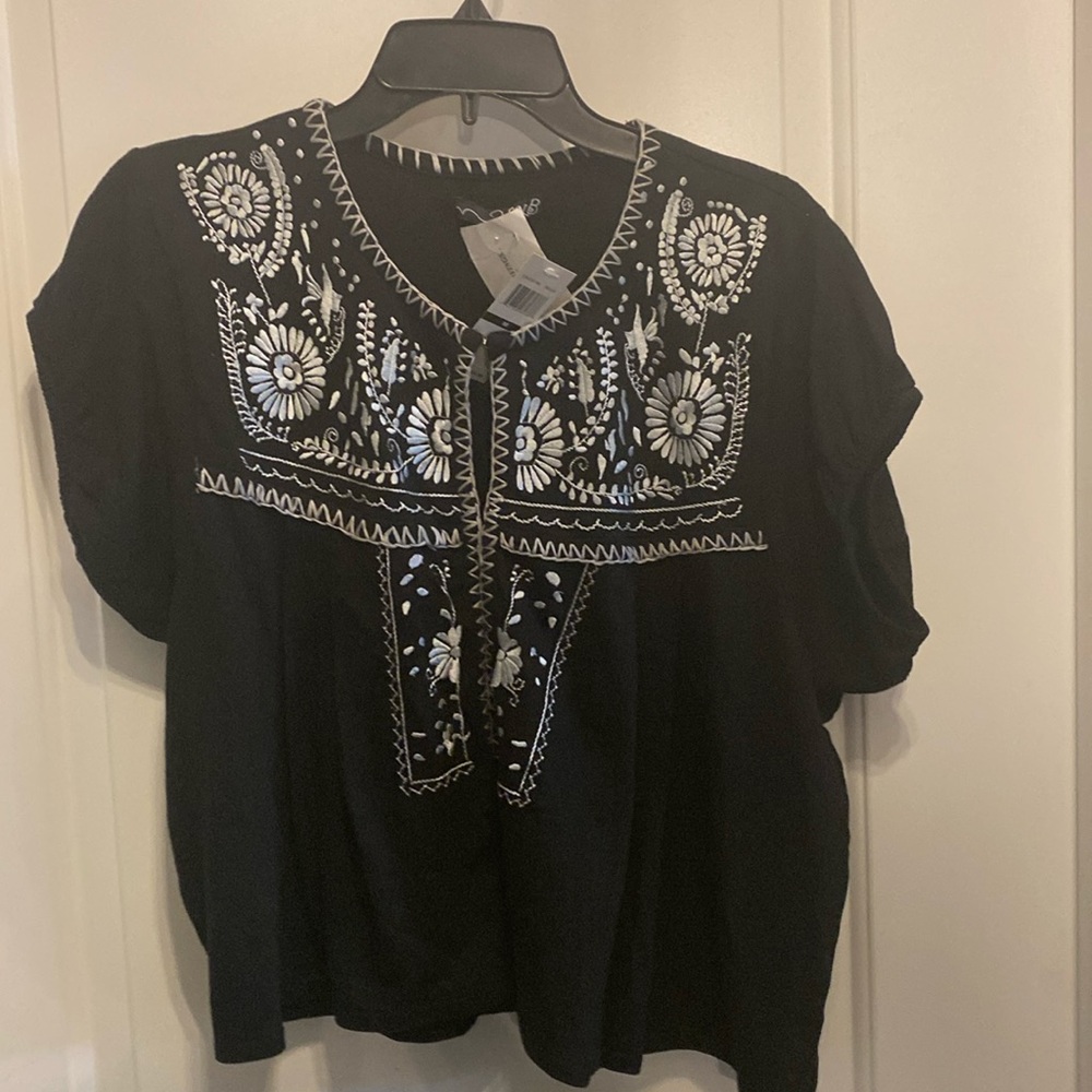 NWT embroidered knit top